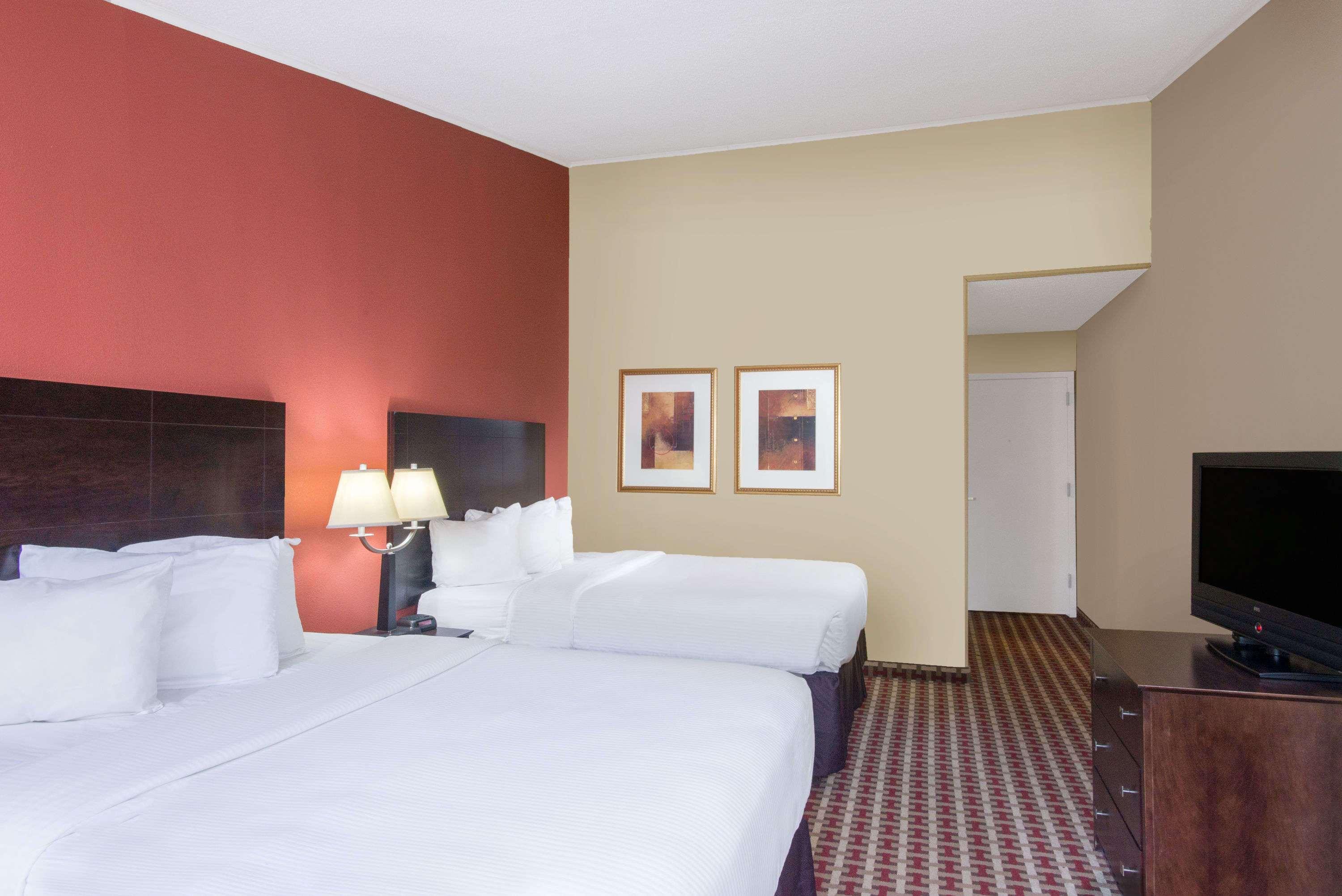 Ramada By Wyndham Allentown Bethlehem Extérieur photo